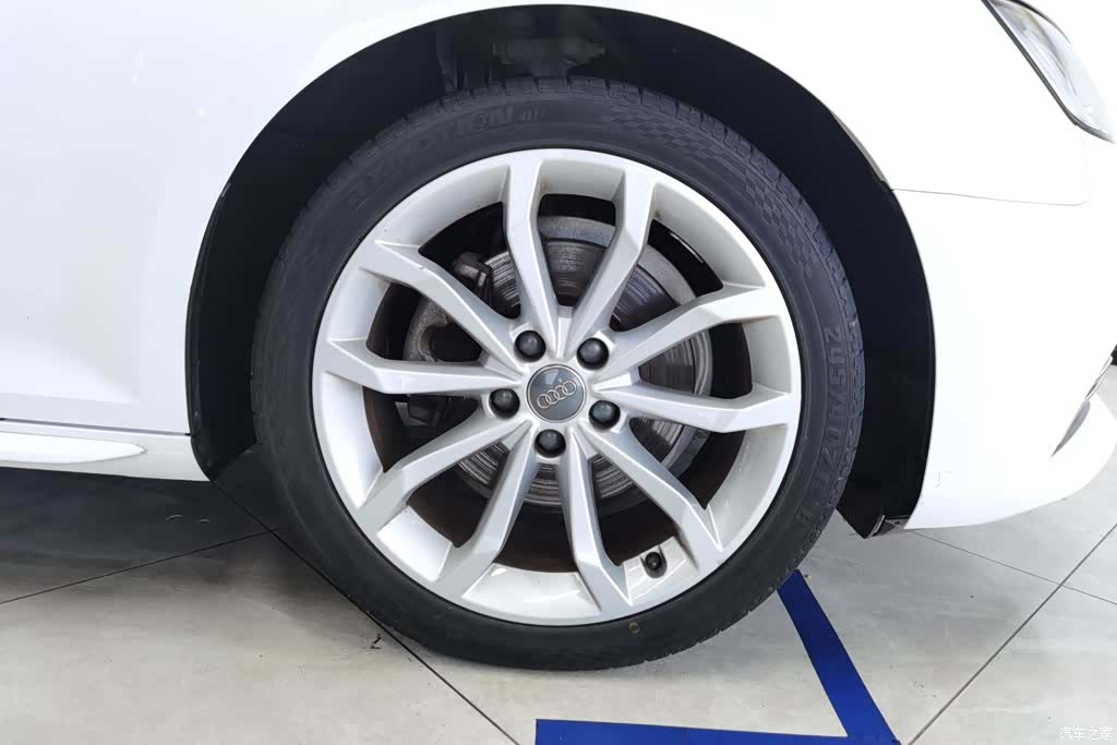 Audi A4L, 2018 6