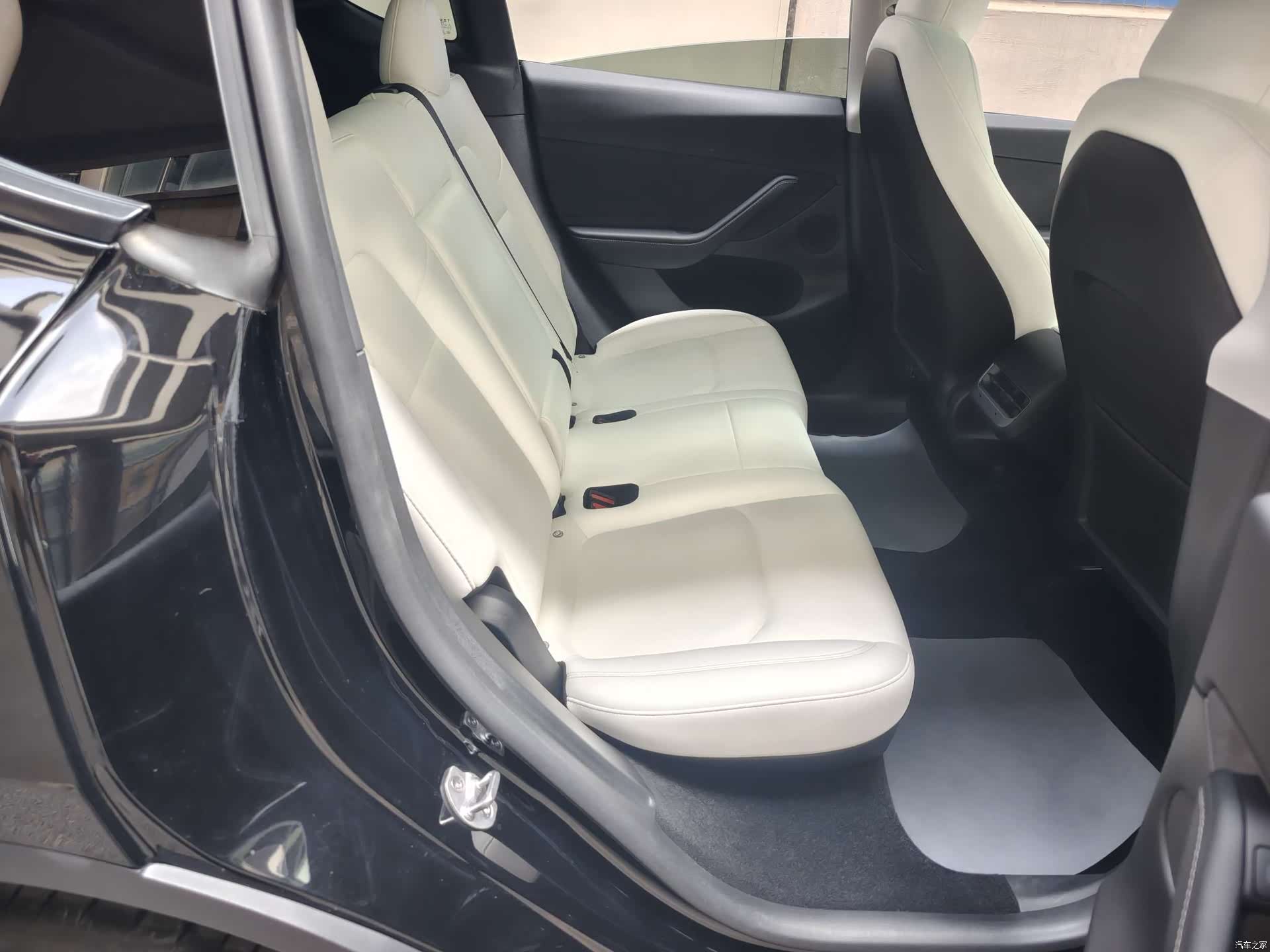 Tesla Model Y, 2023 8