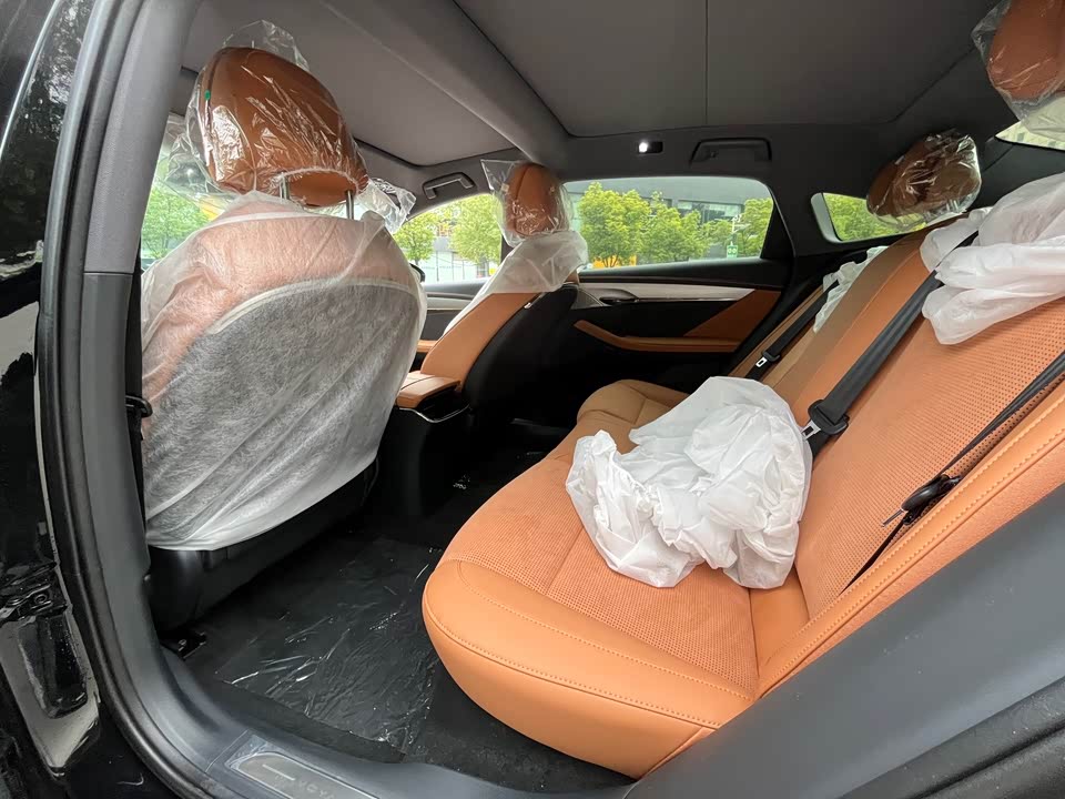 VOYAH Lantu chasing light