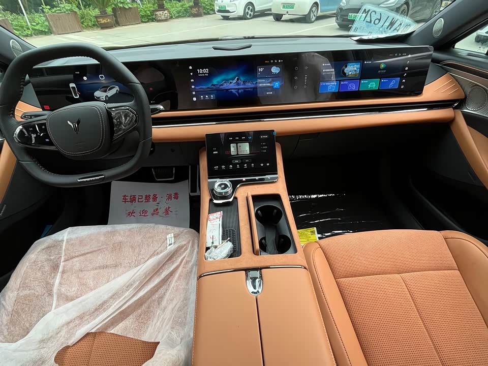 VOYAH Lantu chasing light