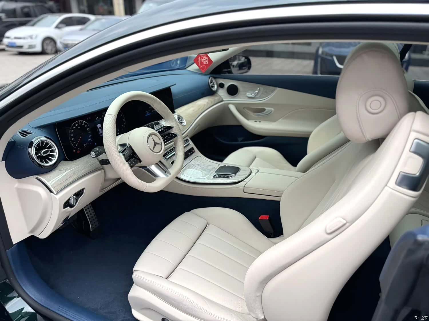 Mercedes-Benz E-Class, 2023 4