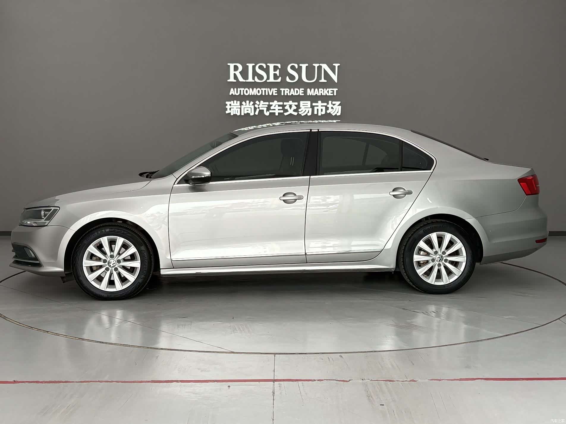 Volkswagen Sagitar, 2016 3
