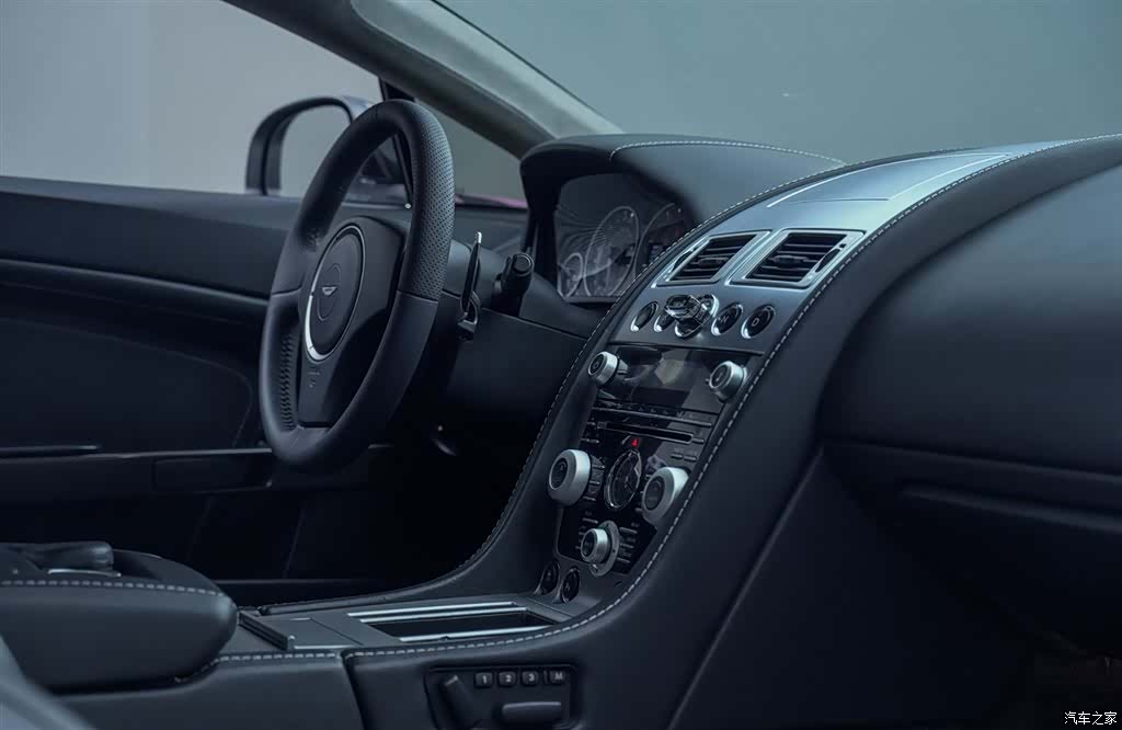 Aston Martin Vantage, 2011 16