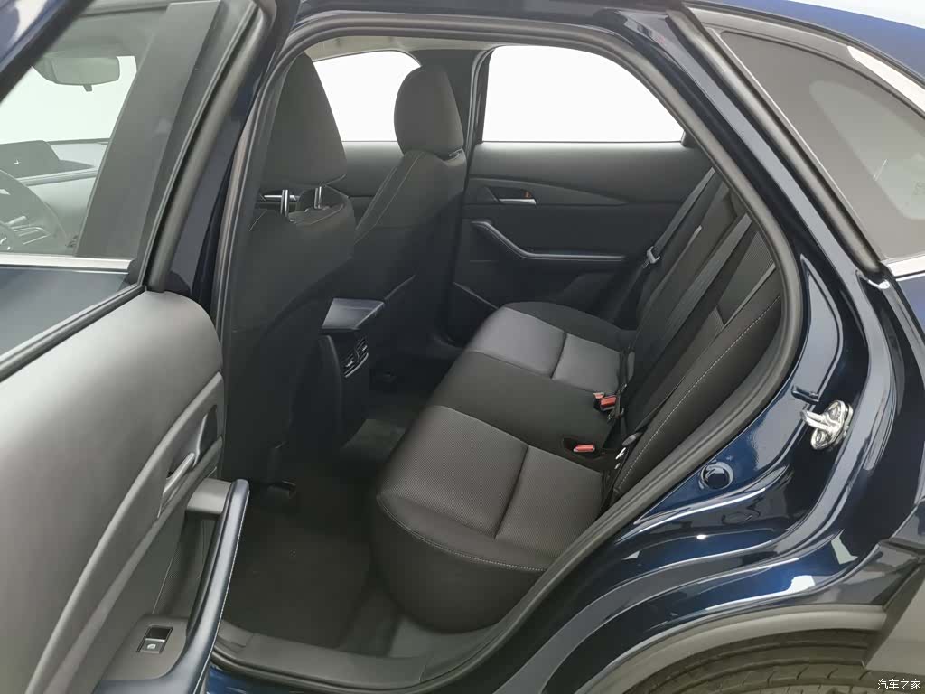 Mazda CX-30, 2025 15