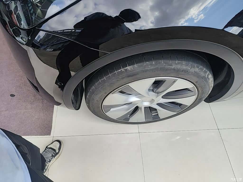 Tesla Model Y, 2023 23