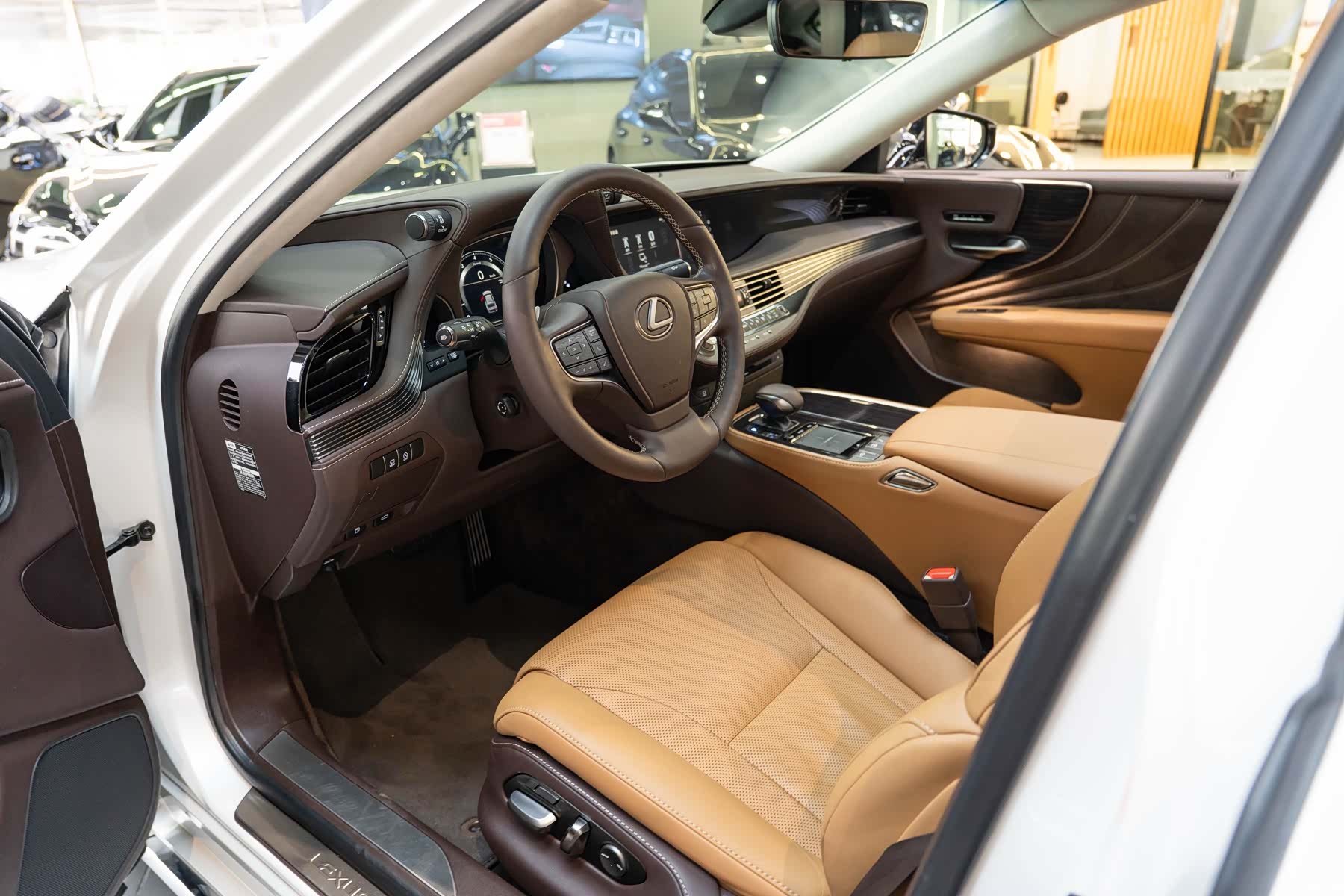 Lexus LS, 2019 9