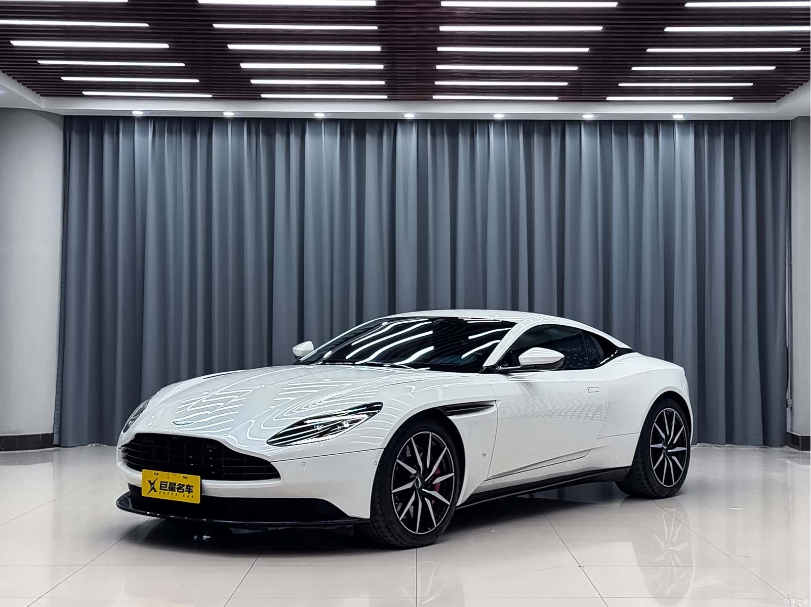 Aston Martin DB11, 2018 1