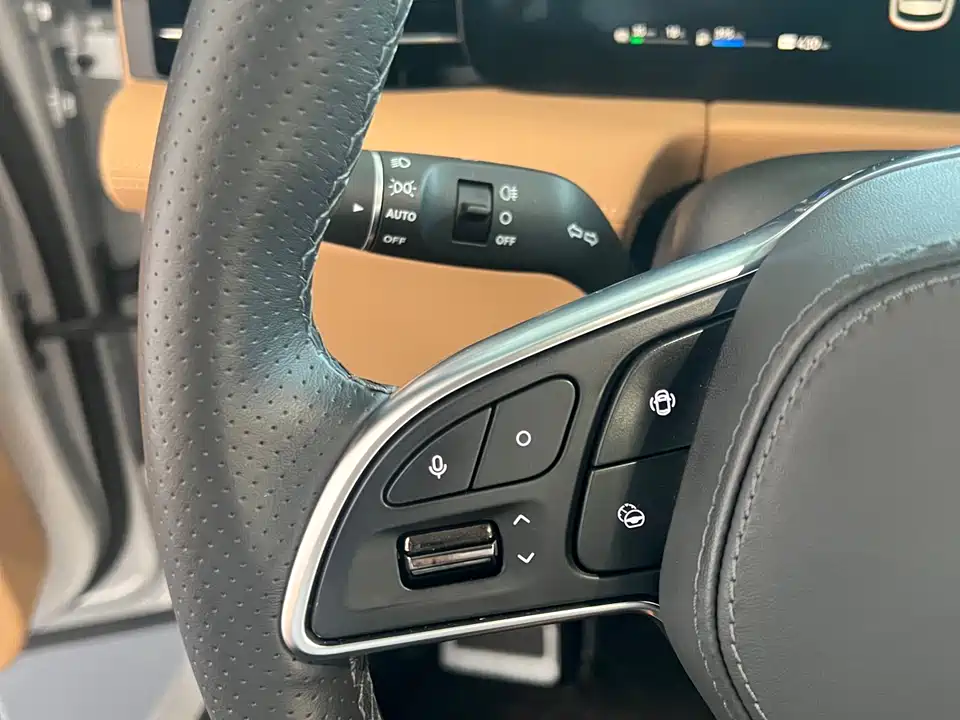 AITO Ask the world M5