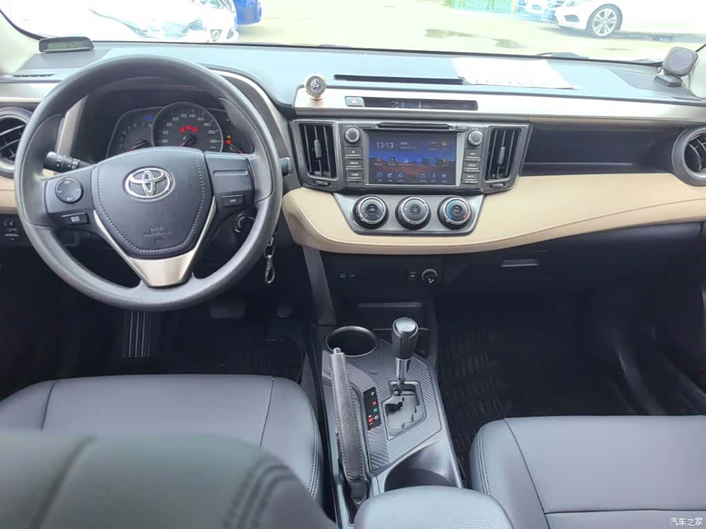 Toyota RAV4, 2015 10
