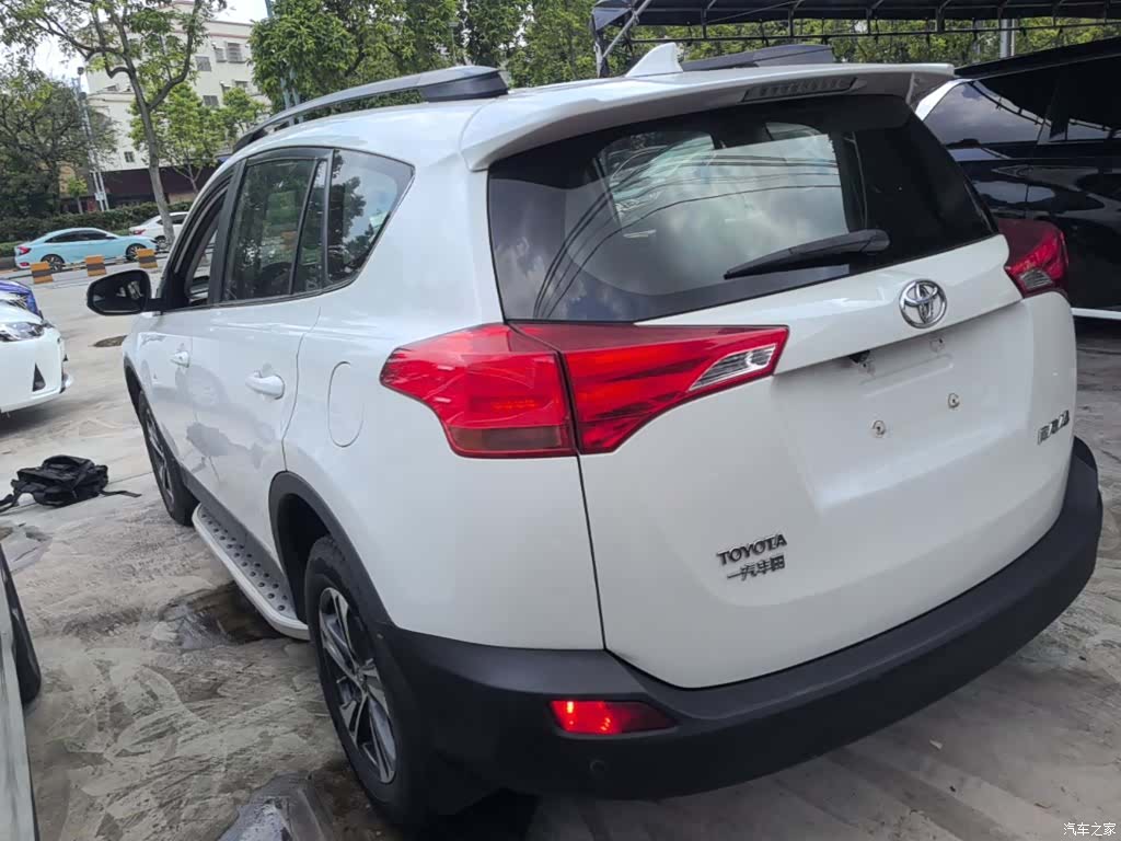 Toyota RAV4, 2015 все фото