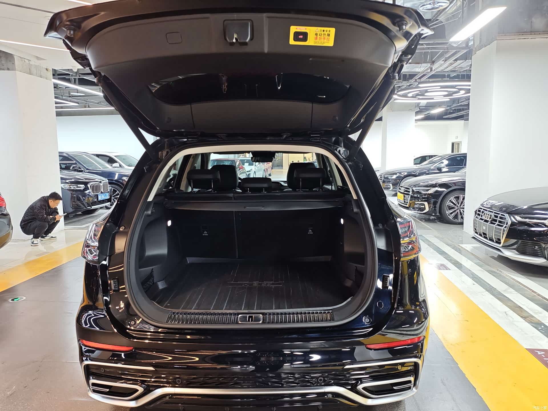 Hongqi HS5, 2024 11