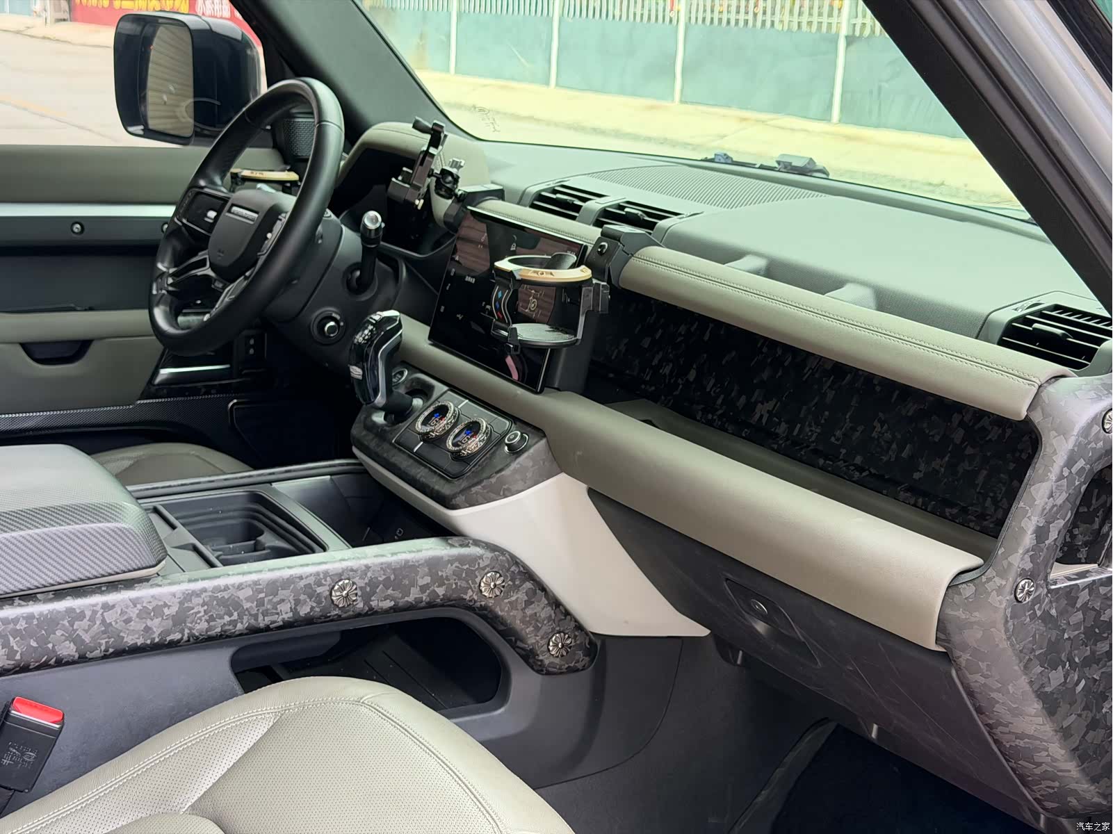 Land Rover Defender, 2022 10