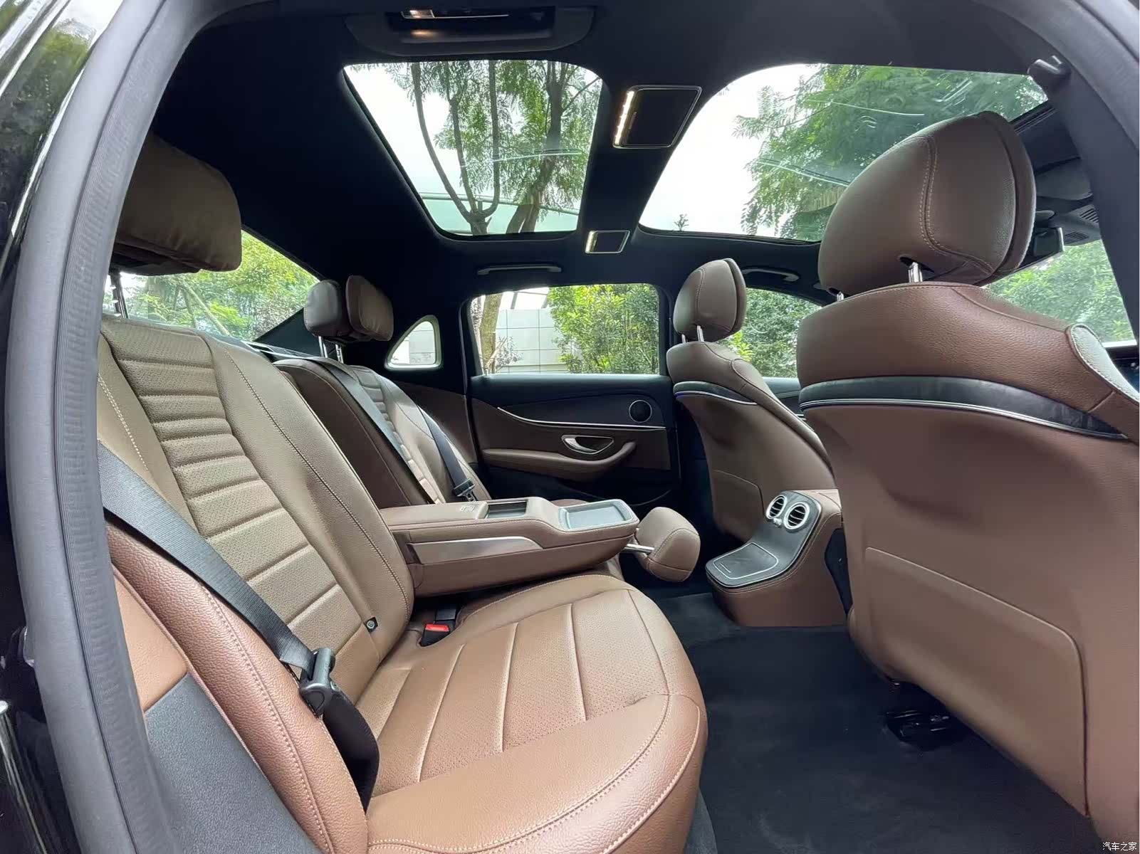 Mercedes-Benz E-Class, 2022 15