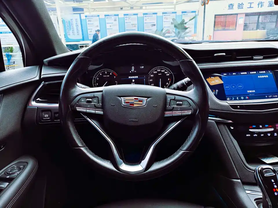 Cadillac XT6