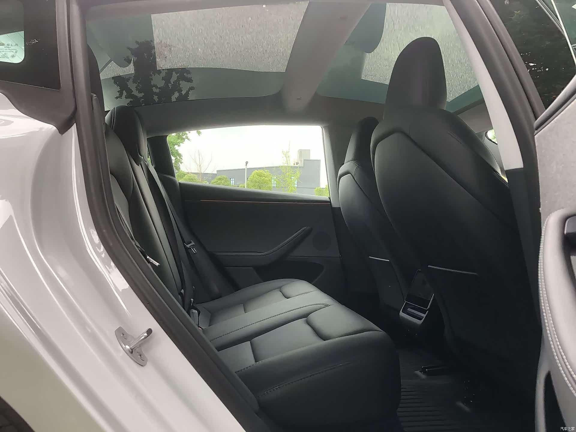 Tesla Model 3, 2025 7