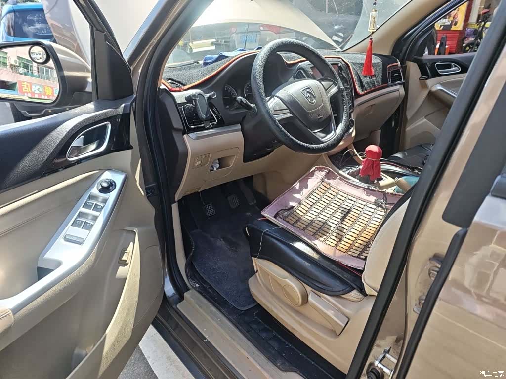 Wuling 730, 2015 14