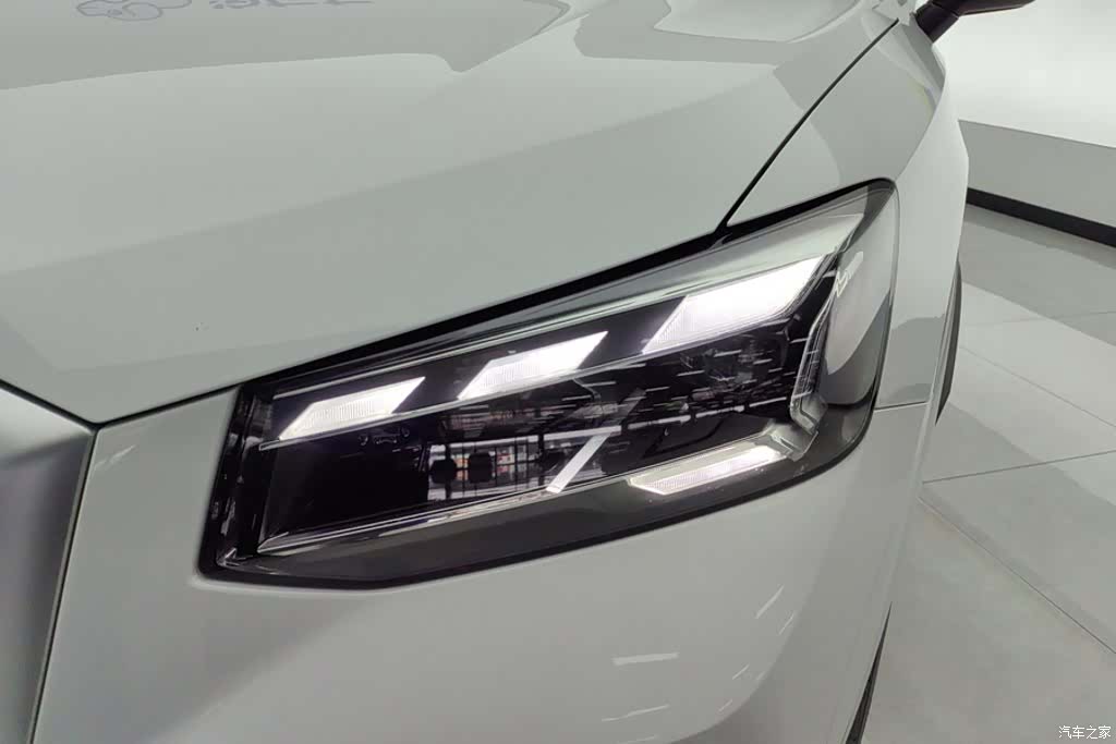 Audi Q2L, 2023 все фото
