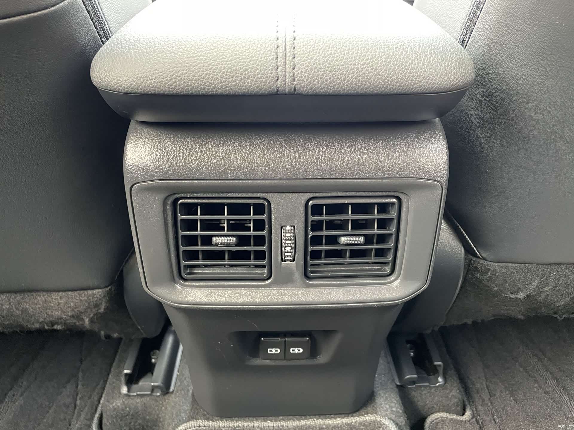 Toyota Wildlander, 2023 12