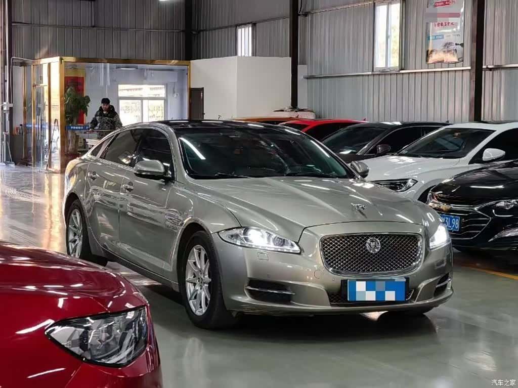 Jaguar XJ, 2012 3