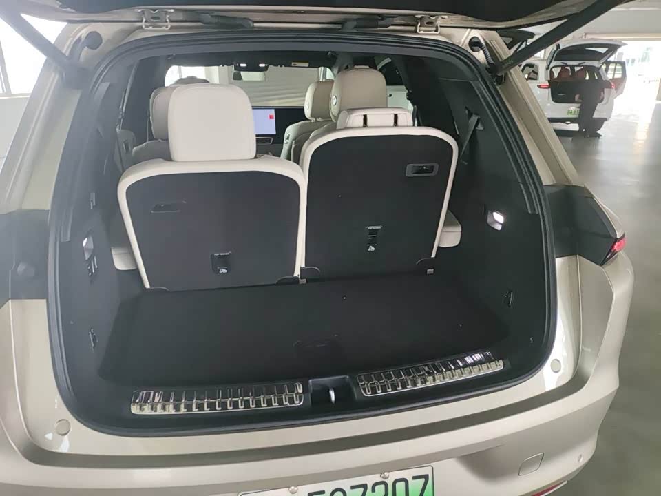 Li Auto Ideal L8