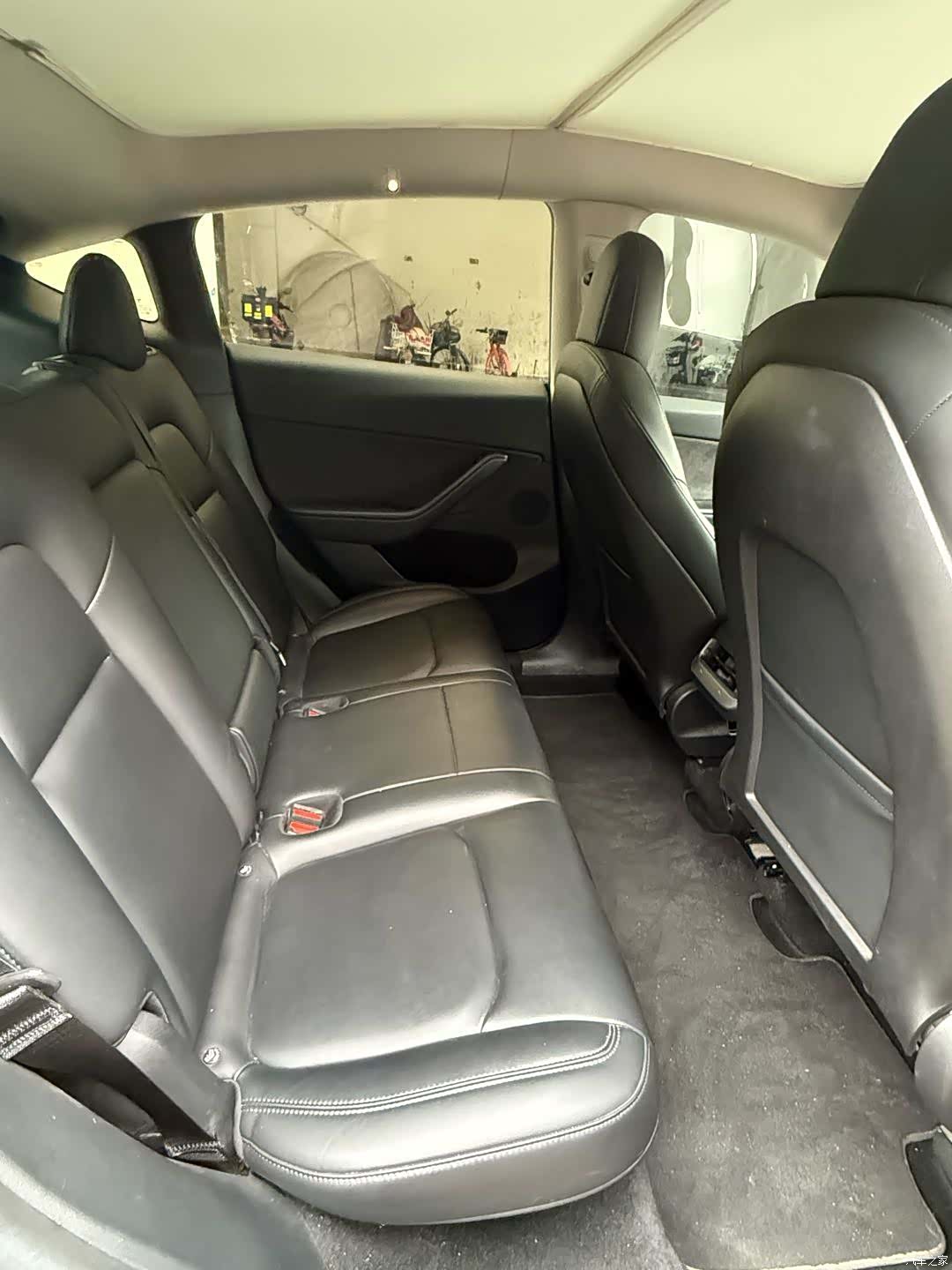 Tesla Model Y, 2023 7