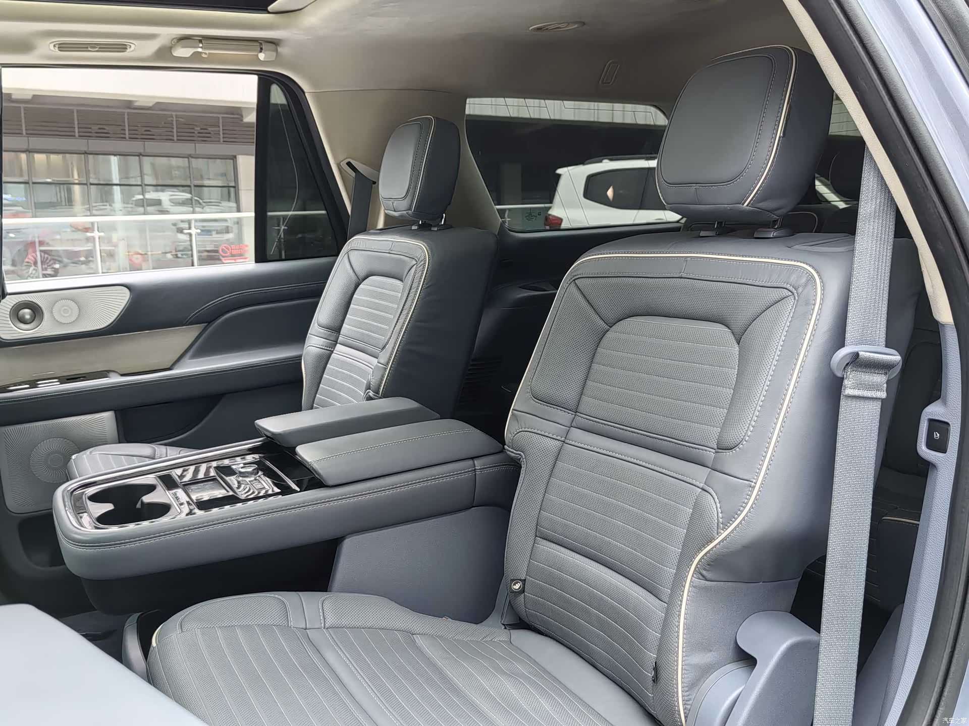 Lincoln Navigator, 2021 14