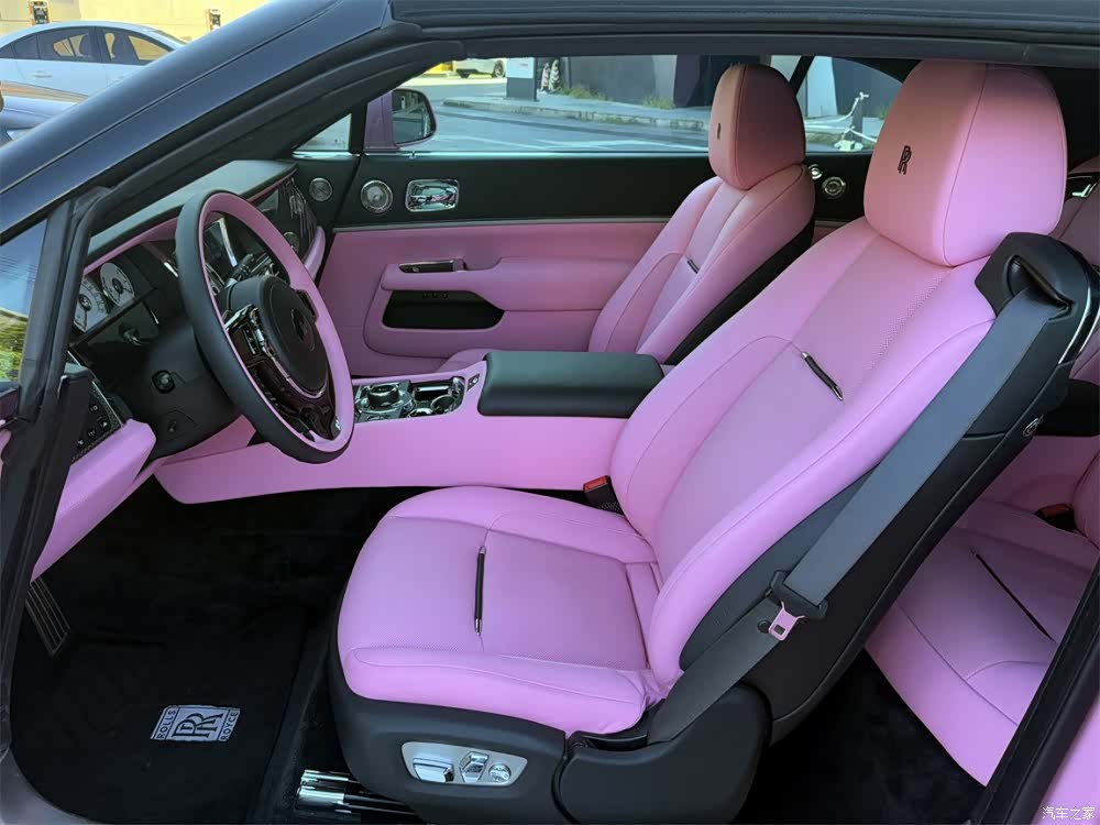 Rolls-Royce Black, 2023 12