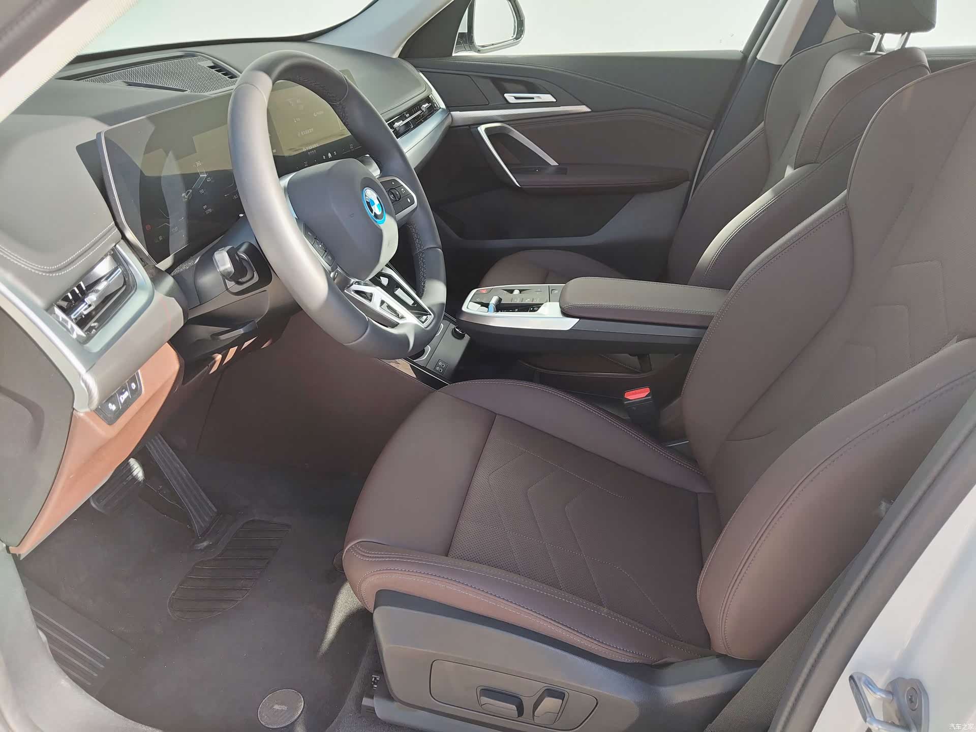BMW iX1, 2025 6