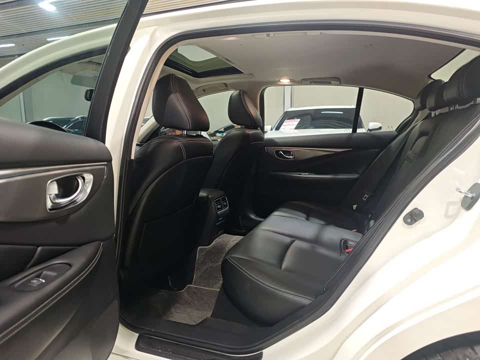 Infiniti Q50L