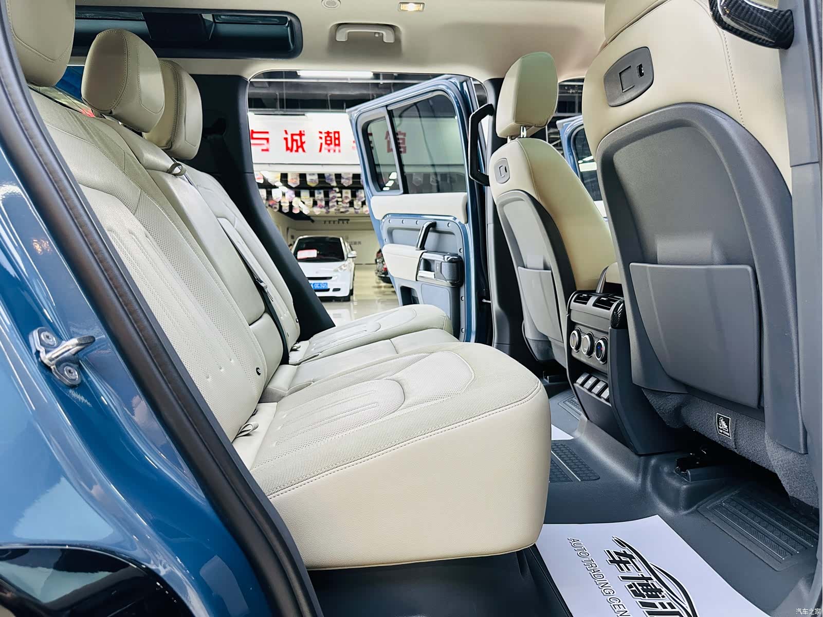 Land Rover Defender, 2021 11