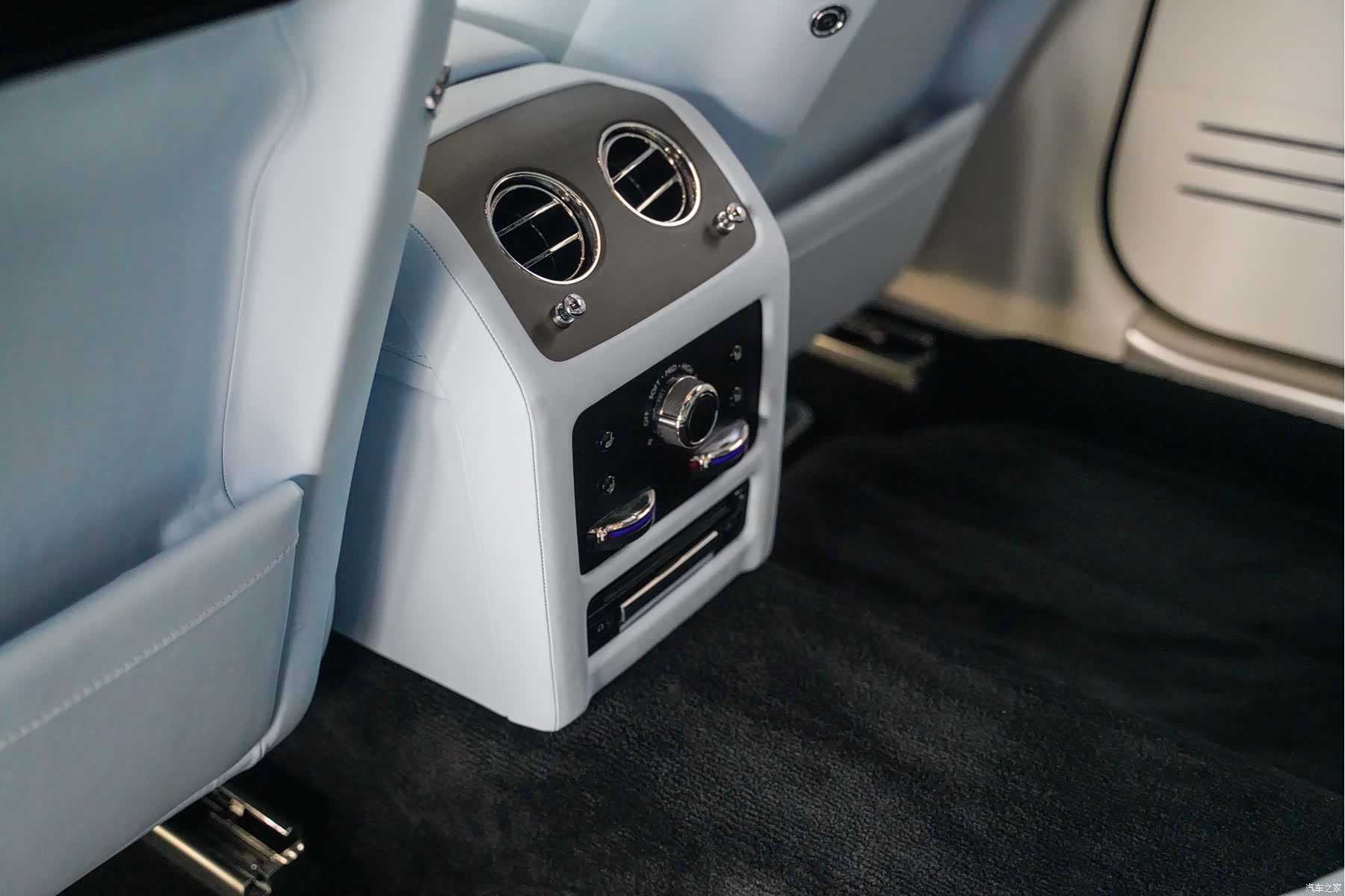 Rolls-Royce Ghost, 2025 12