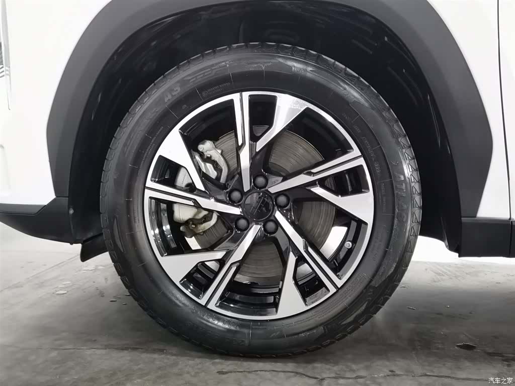 Geely Galaxy L7, 2024 17