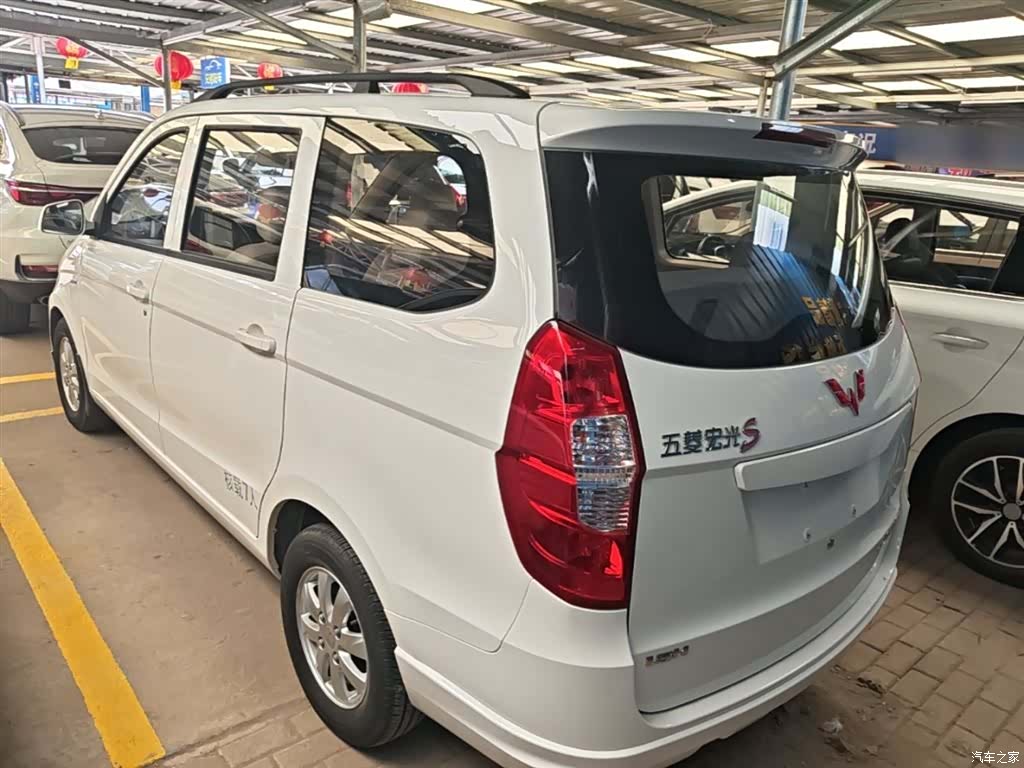 Wuling Hongguang, 2016 все фото