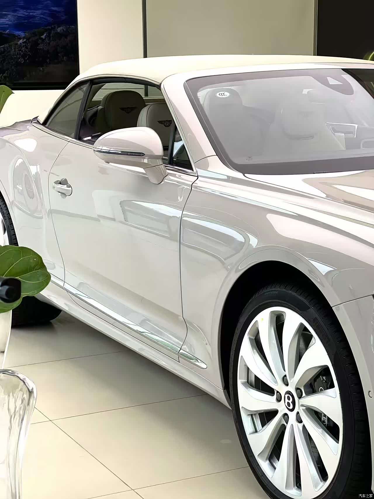 Bentley Continental GT, 2026 все фото