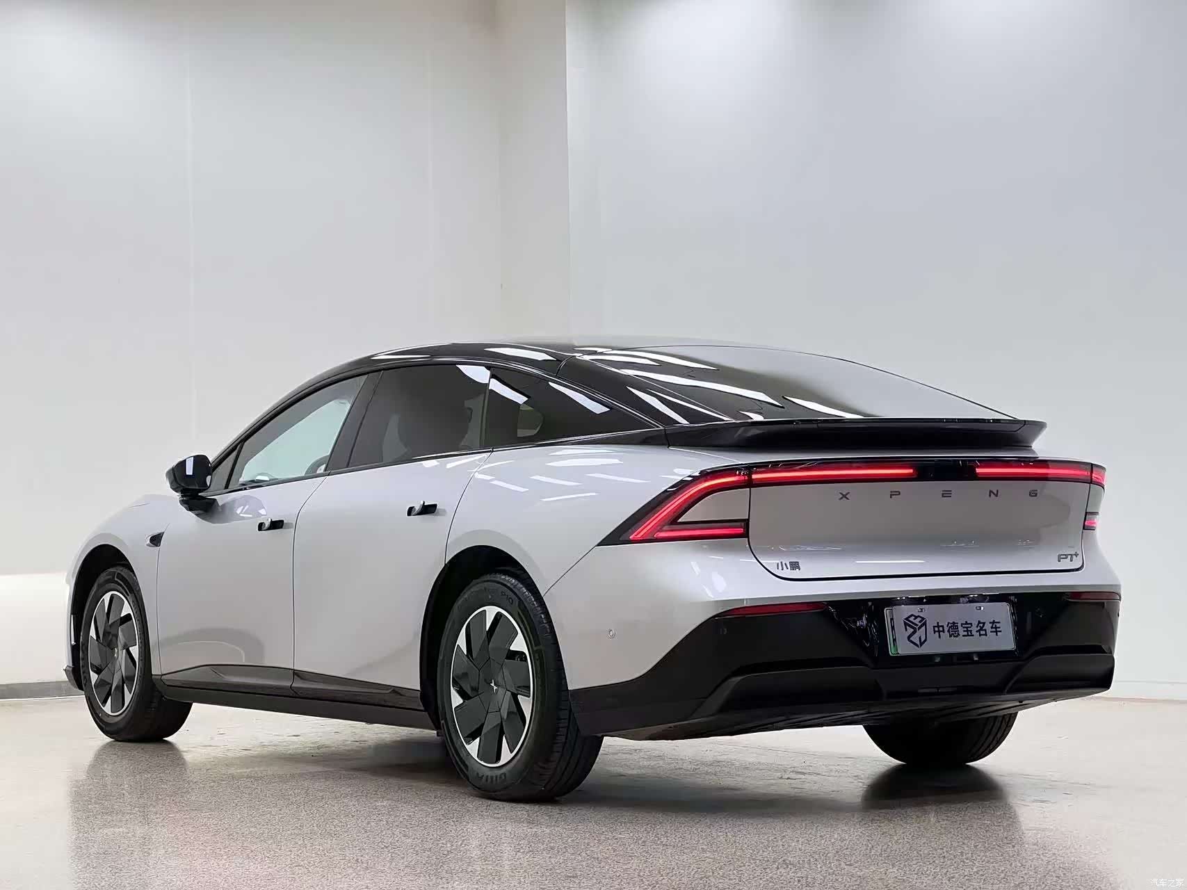 Xpeng P7, 2026 все фото