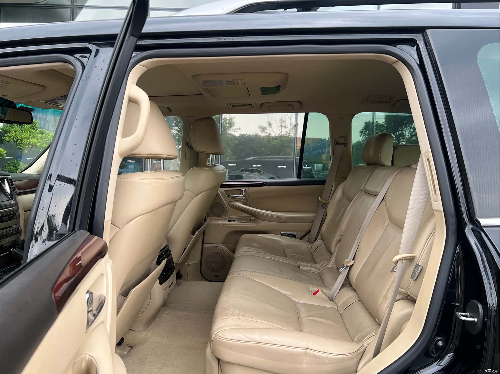 Lexus LX, 2008 3