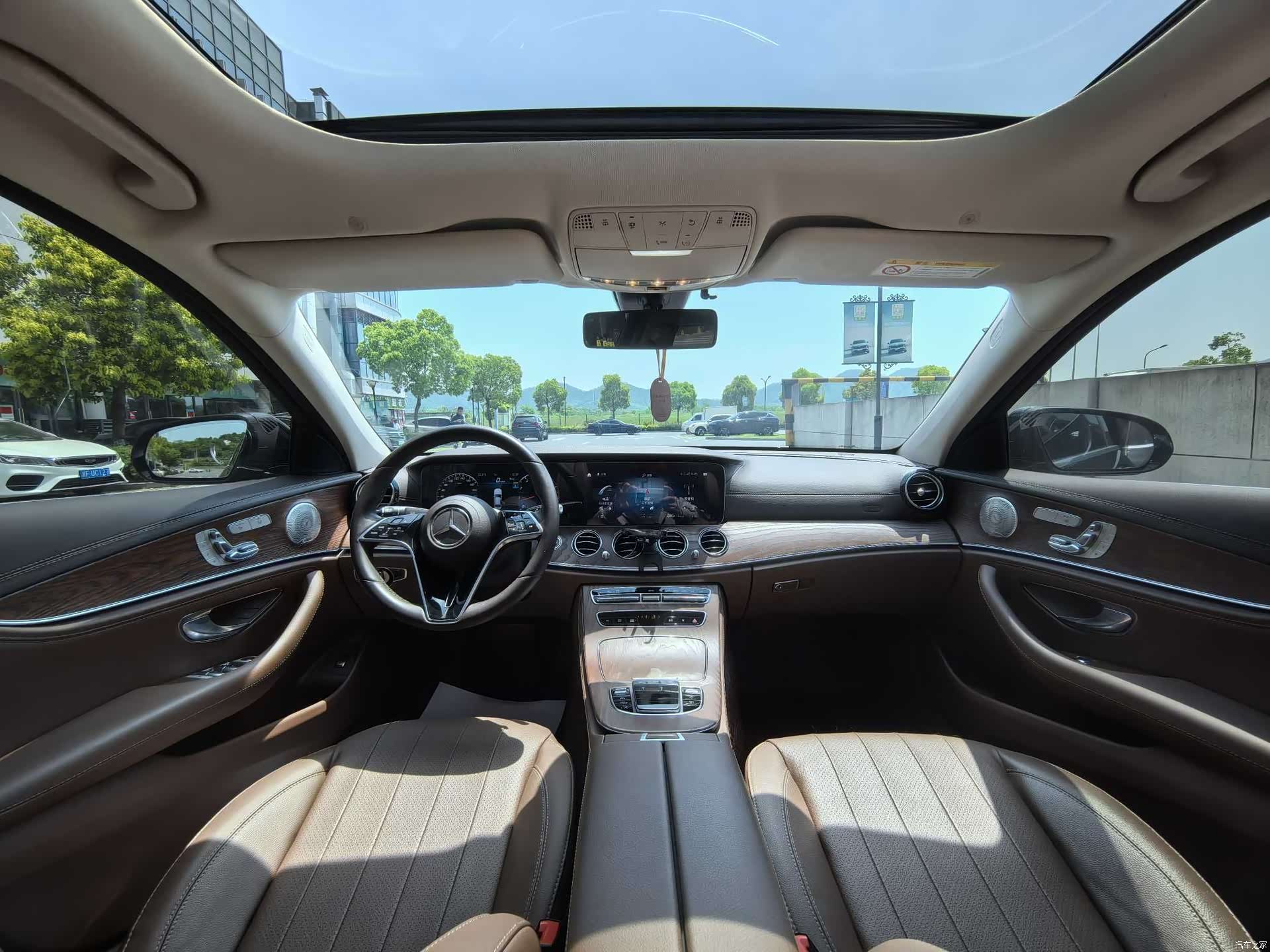 Mercedes-Benz E-Class, 2023 13