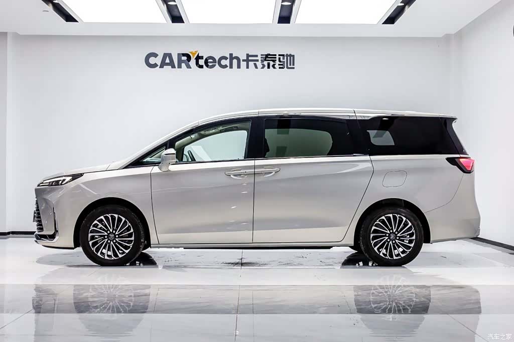 Buick GL8, 2025 3