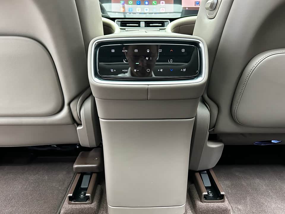 AITO Ask the world M9