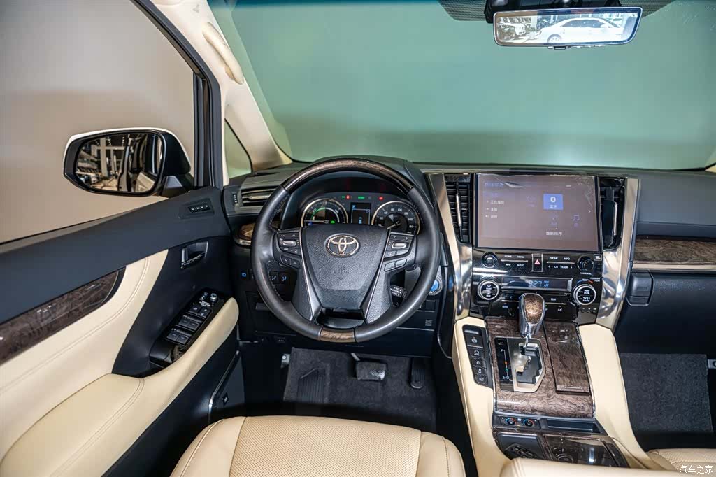 Toyota Vellfire, 2023 12