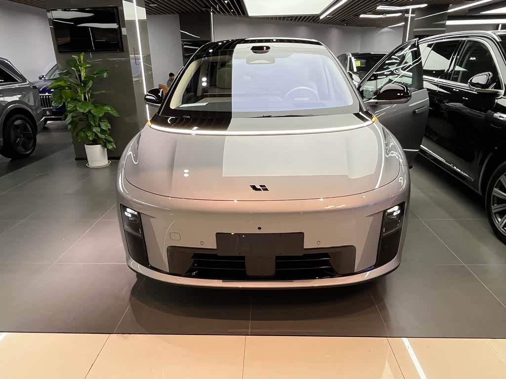 Li Auto i8