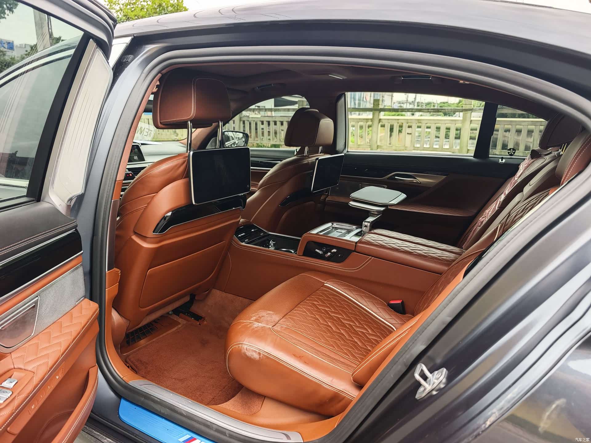 BMW 7 Series, 2020 все фото