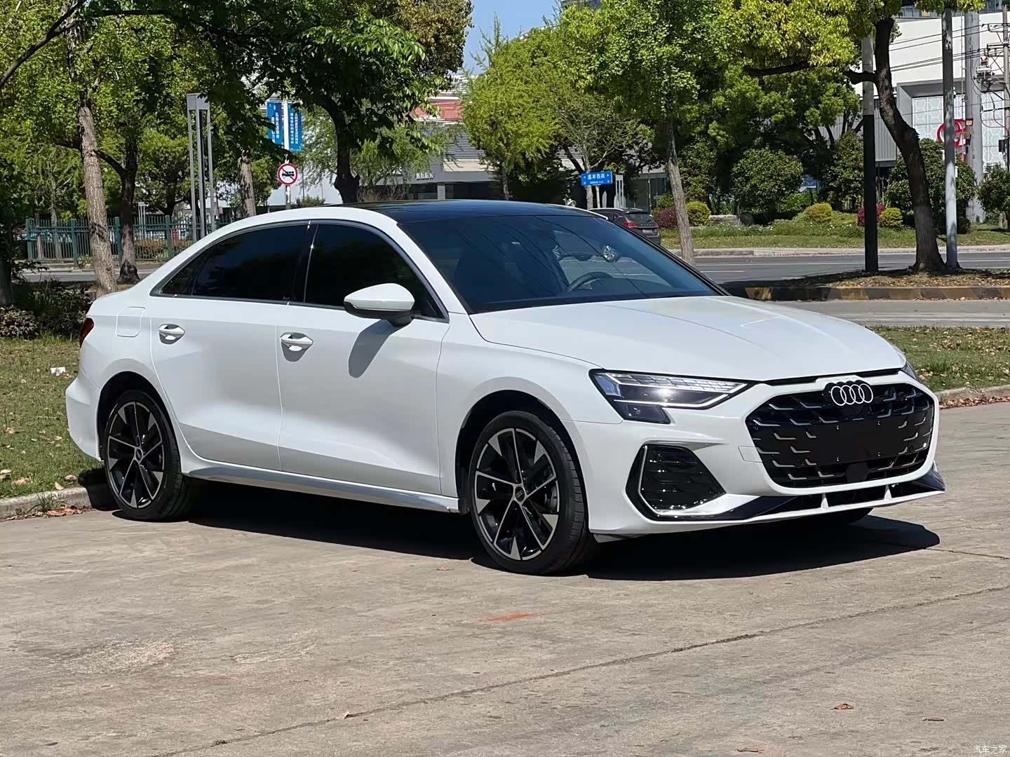 Audi Flying Spur, 2025 3