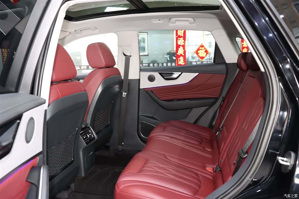 Hongqi HS5, 2025 10