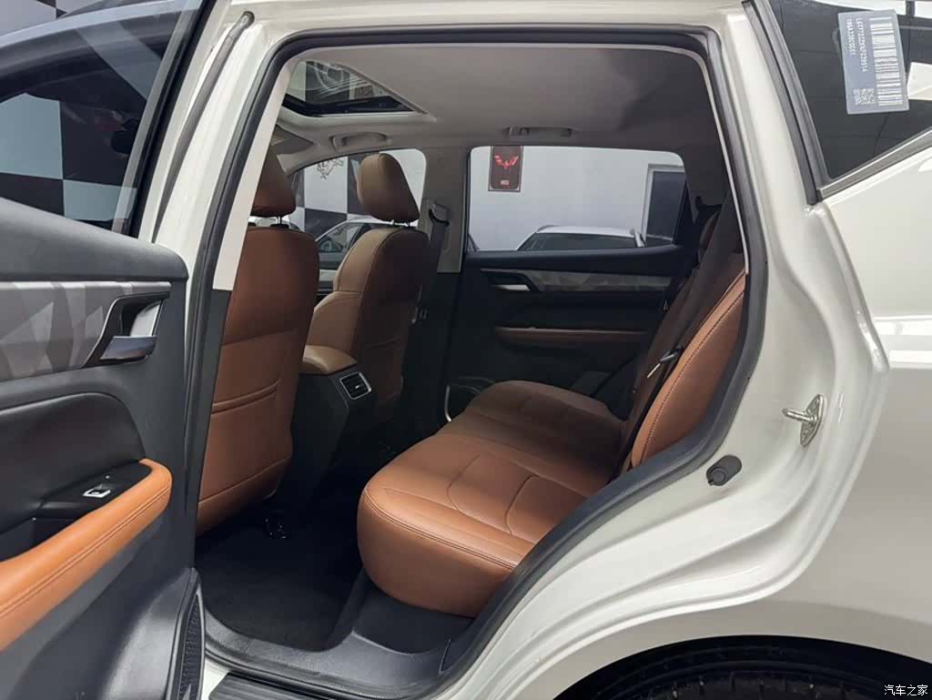 Geely X6, 2022 8