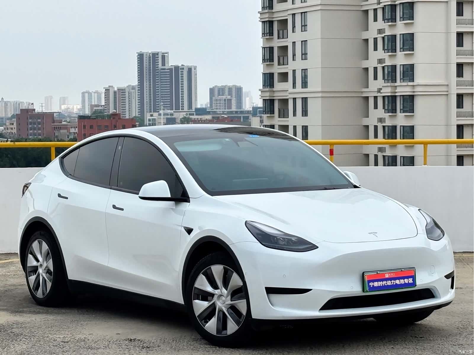 Tesla Model Y, 2023 3