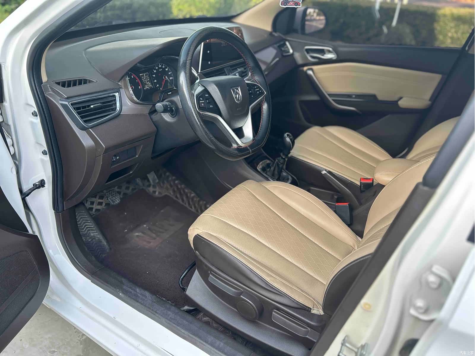 Wuling 310W, 2018 9
