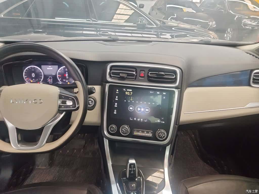 Lynk & Co 01, 2018 13