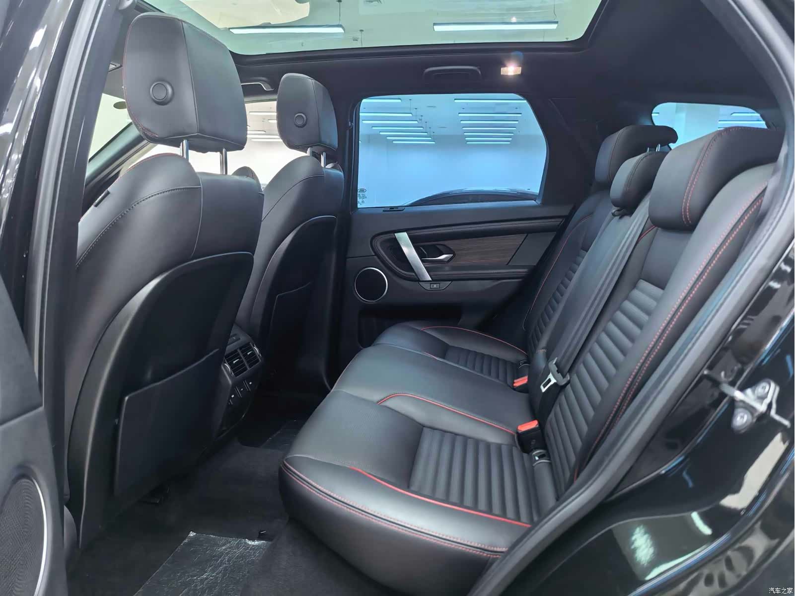 Land Rover Discovery, 2022 3