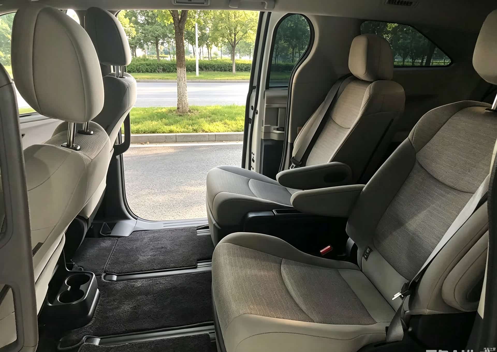 Toyota Sienna, 2025 9